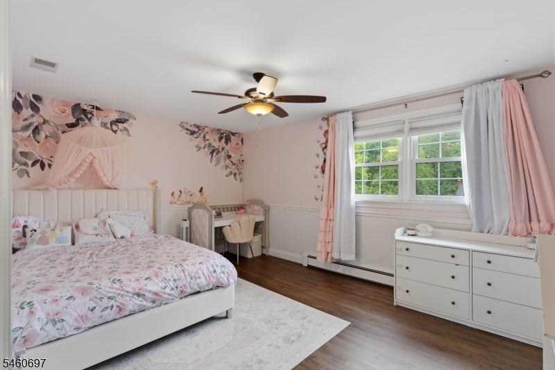 15 Almroth Dr