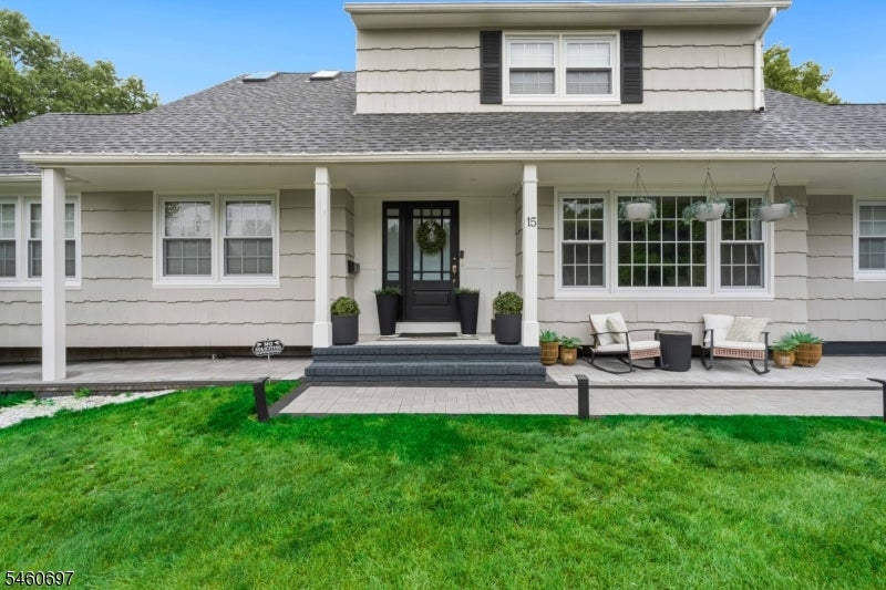 15 Almroth Dr