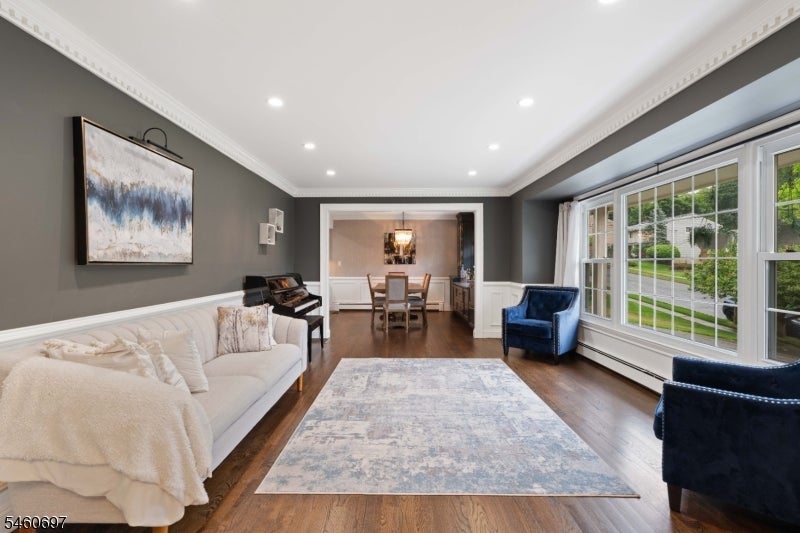 15 Almroth Dr