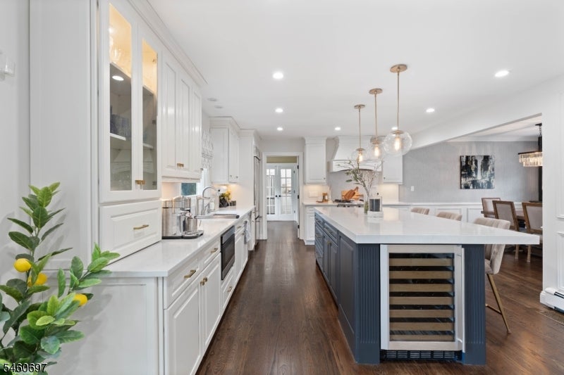 15 Almroth Dr