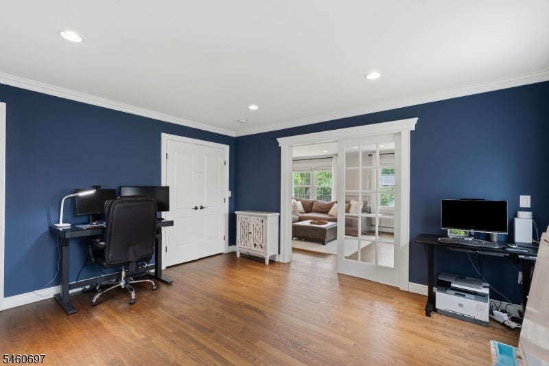 15 Almroth Dr
