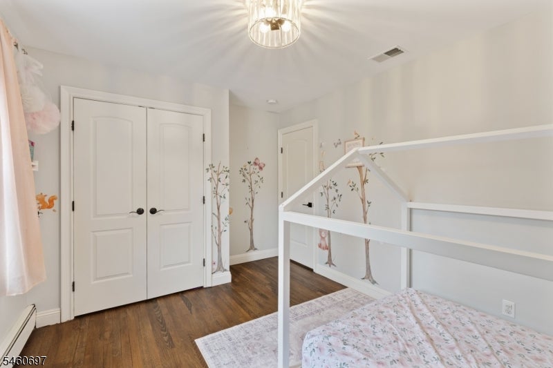 15 Almroth Dr