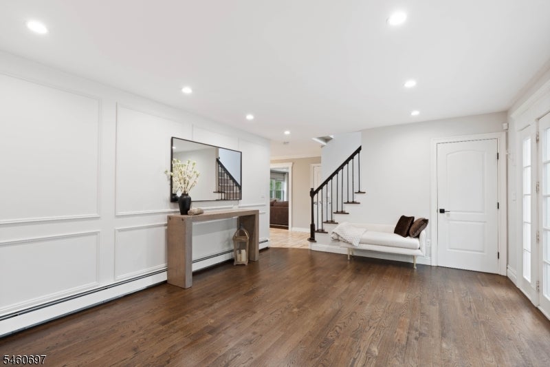 15 Almroth Dr