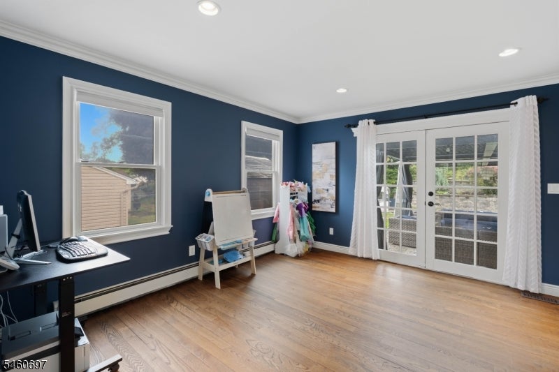 15 Almroth Dr