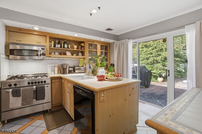 10 Rosemere Ave