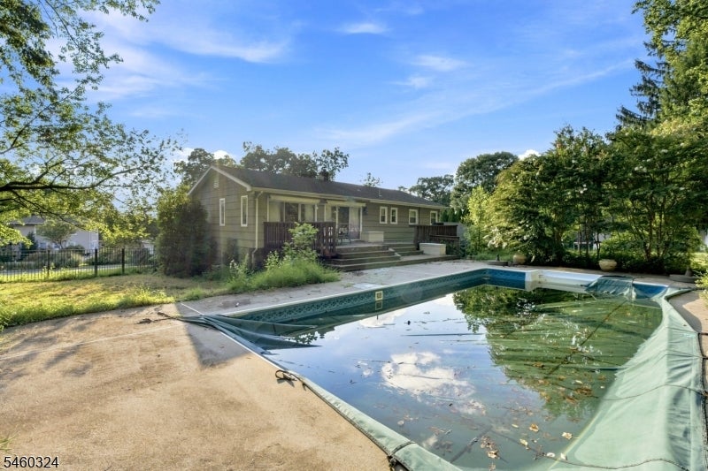 10 Rosemere Ave