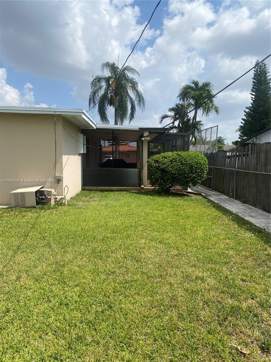 10520 SW 27th St