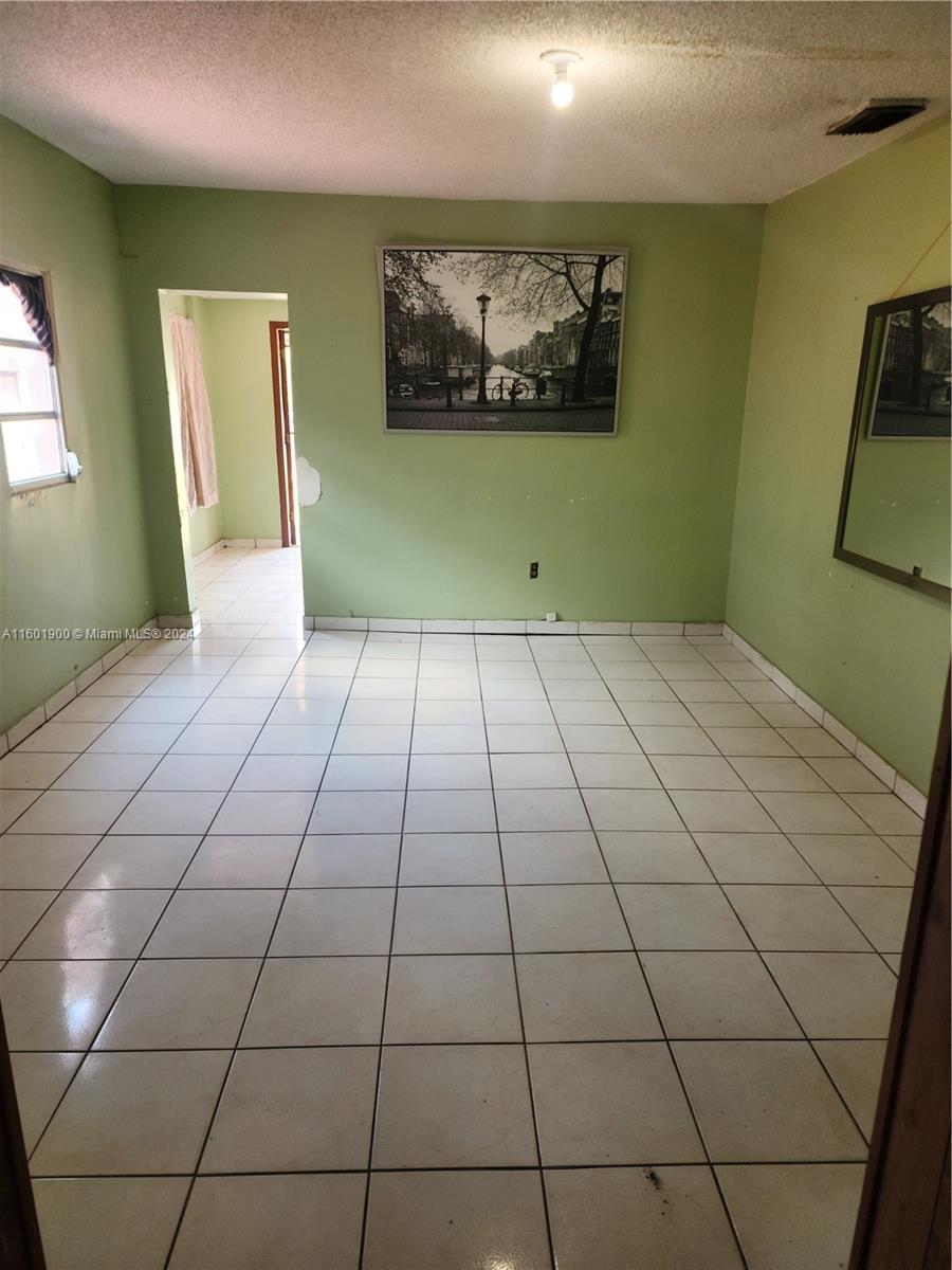 2964 NW 27th St
