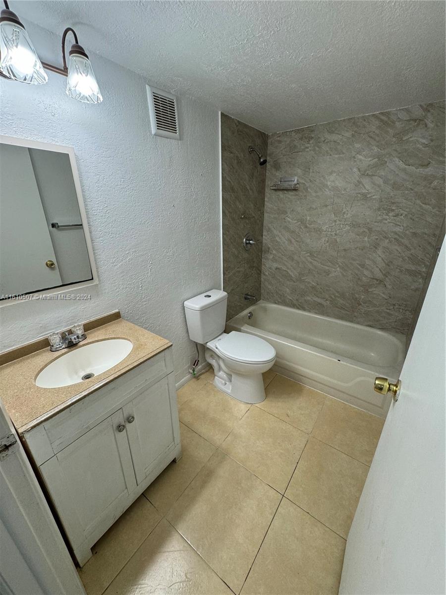9915 W Okeechobee Rd # 508 Unit: 2-508
