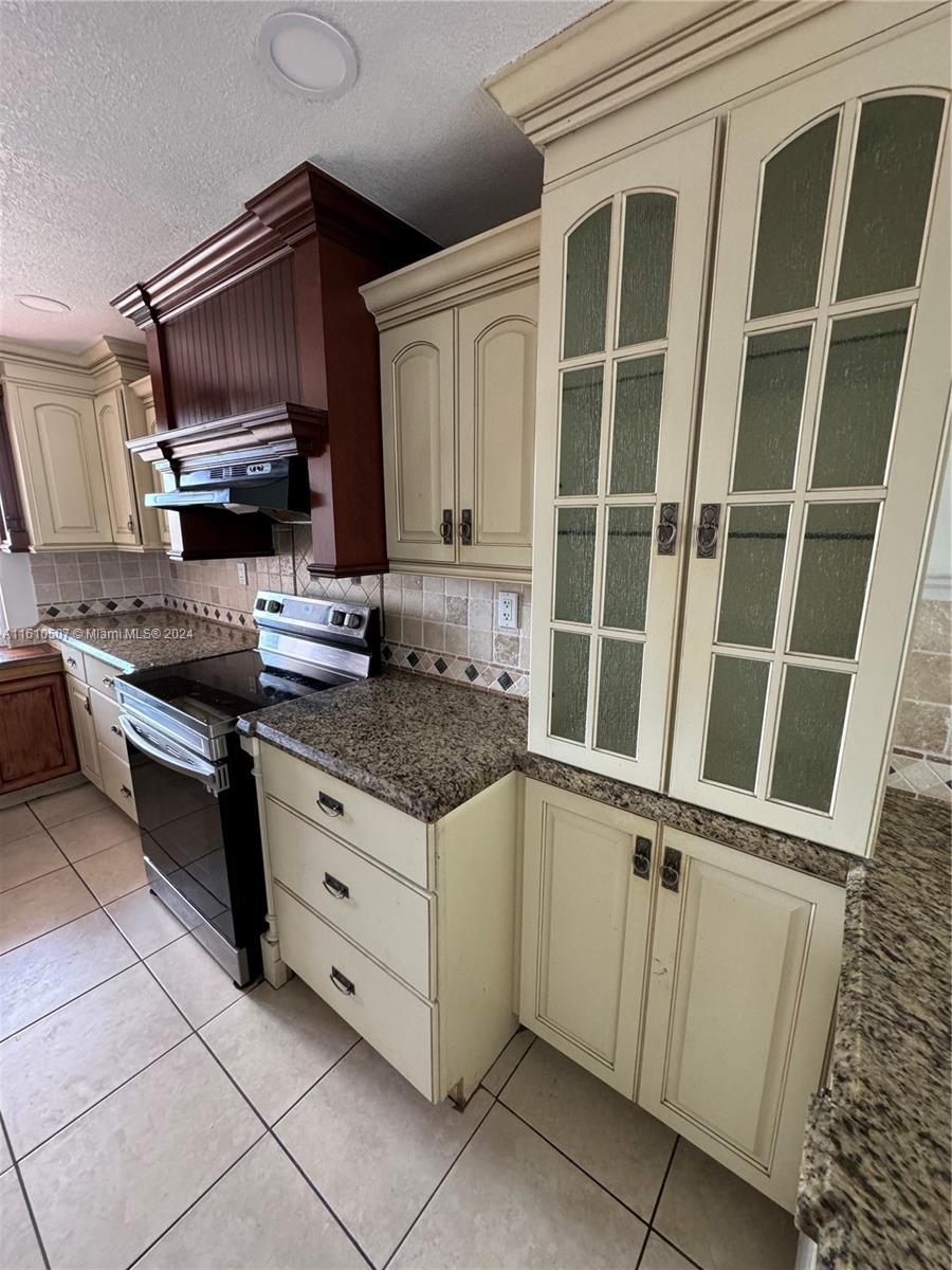 9915 W Okeechobee Rd # 508 Unit: 2-508