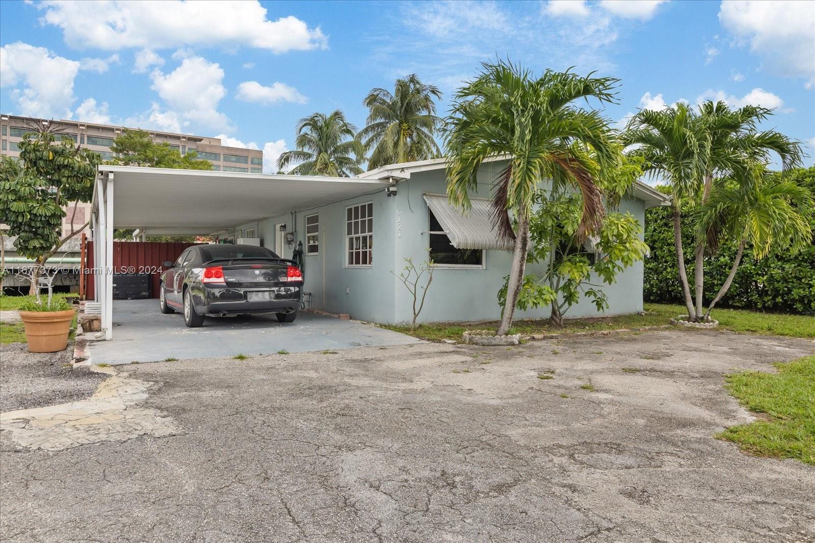 6121 Tamiami Canal Rd