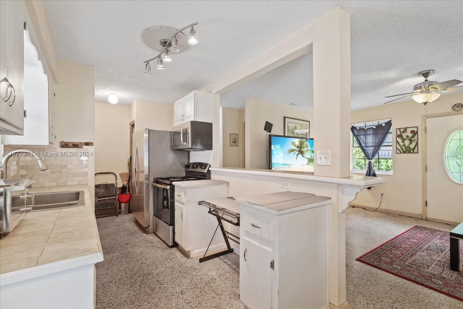 6121 Tamiami Canal Rd