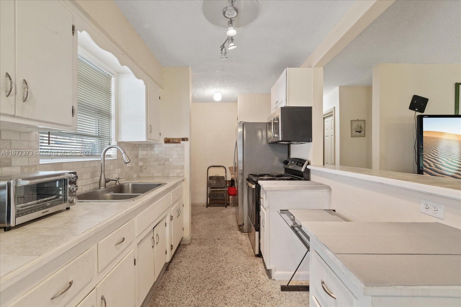 6121 Tamiami Canal Rd