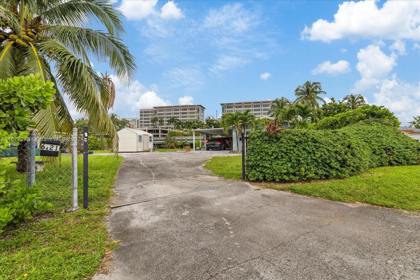 6121 Tamiami Canal Rd
