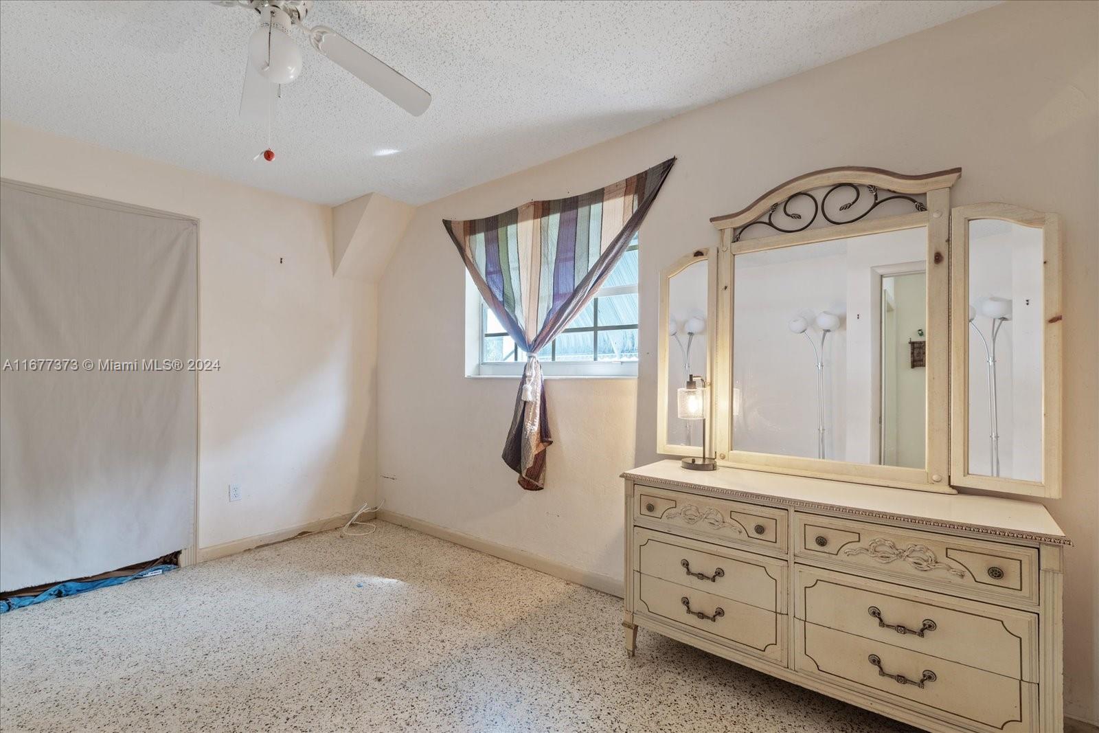 6121 Tamiami Canal Rd
