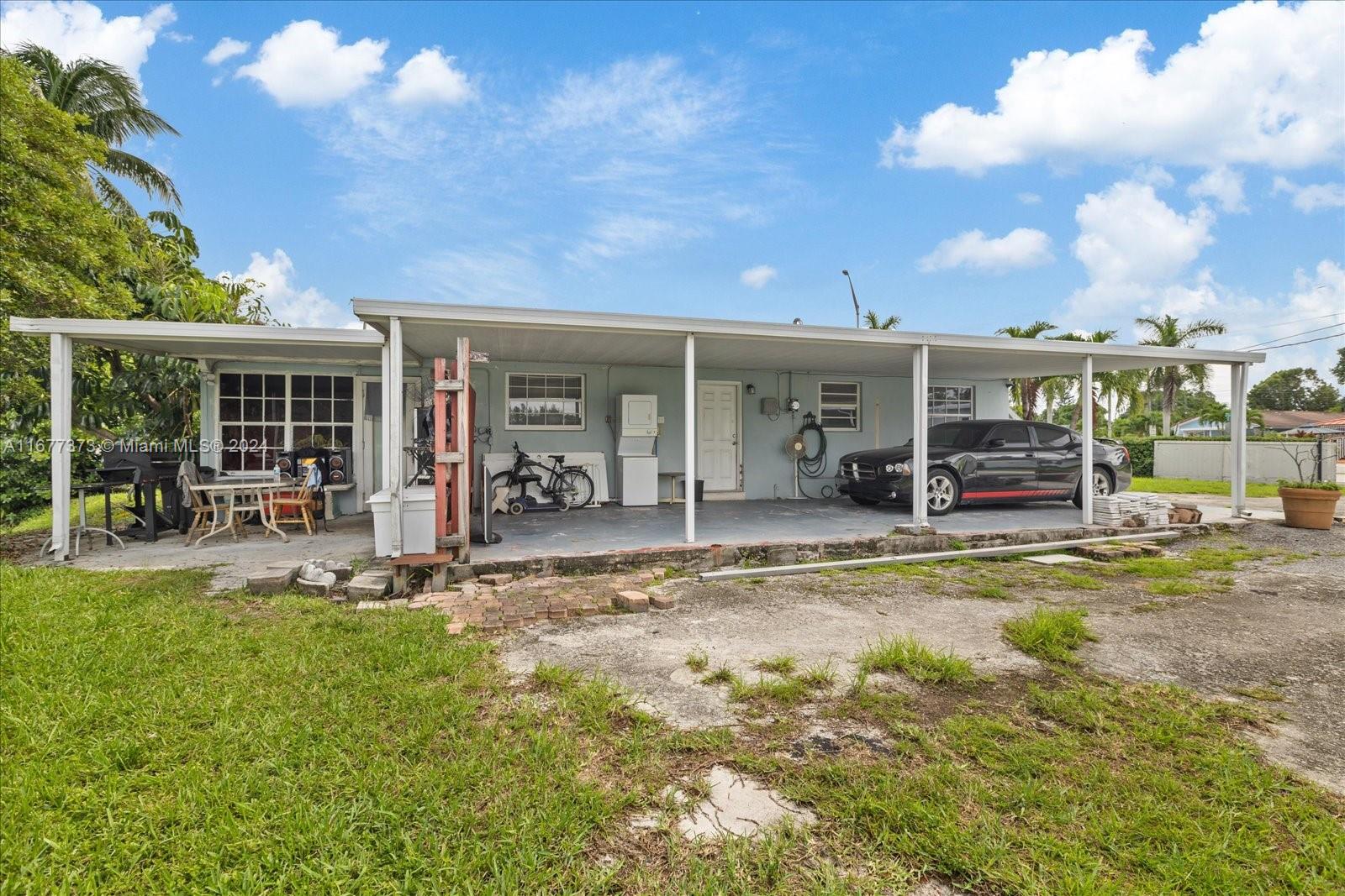 6121 Tamiami Canal Rd