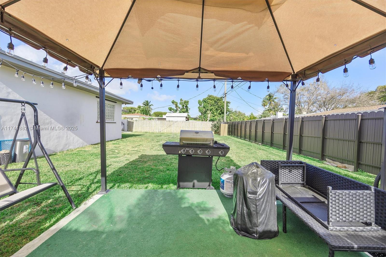 9570 Jamaica Dr