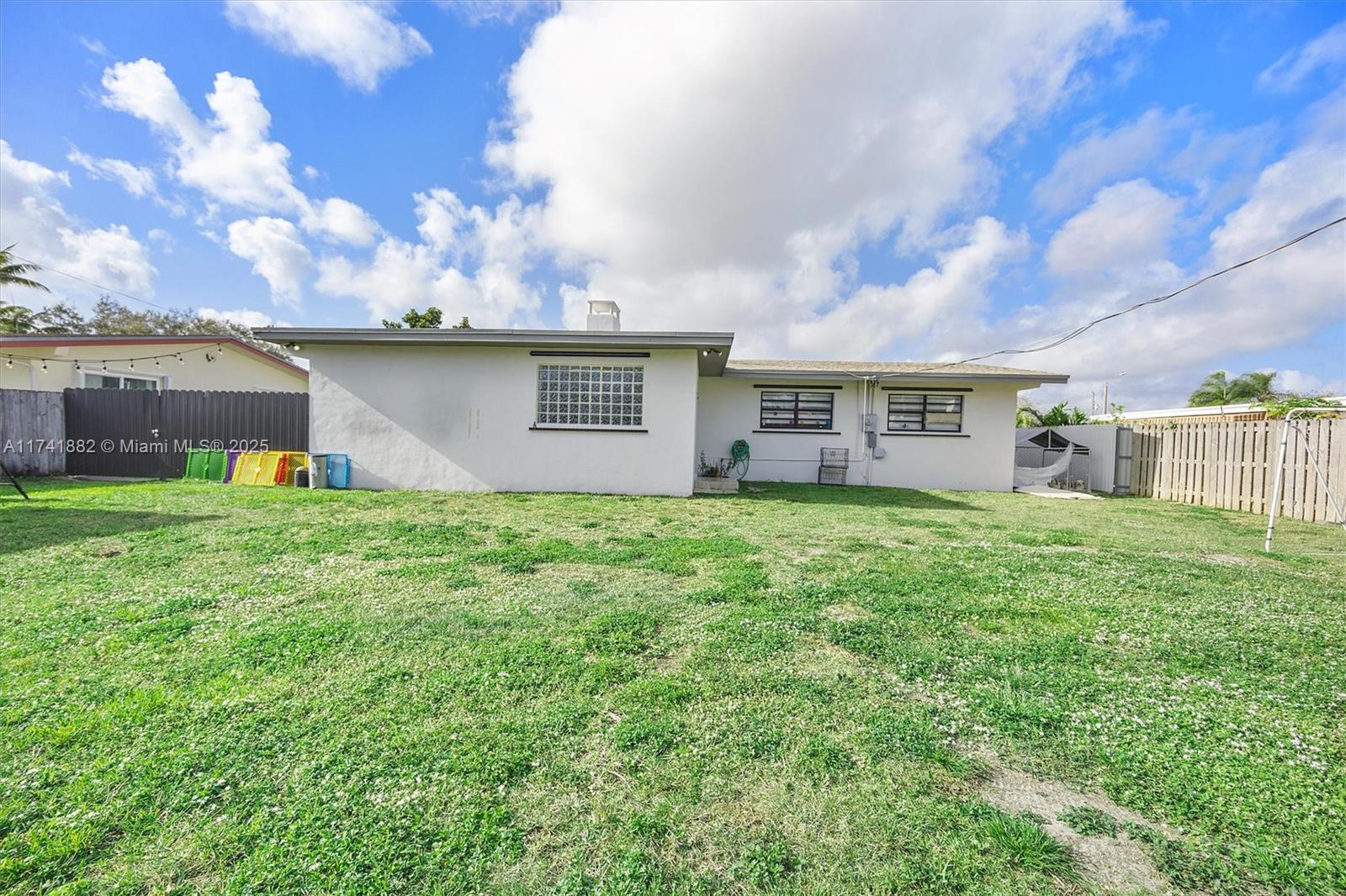 9570 Jamaica Dr