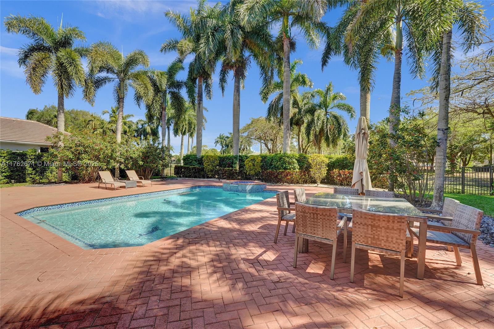 2481 Provence Cir