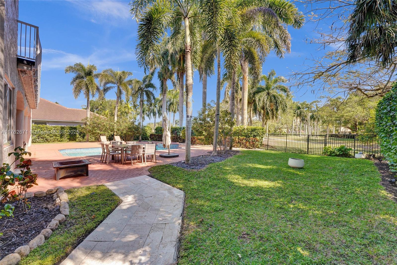 2481 Provence Cir