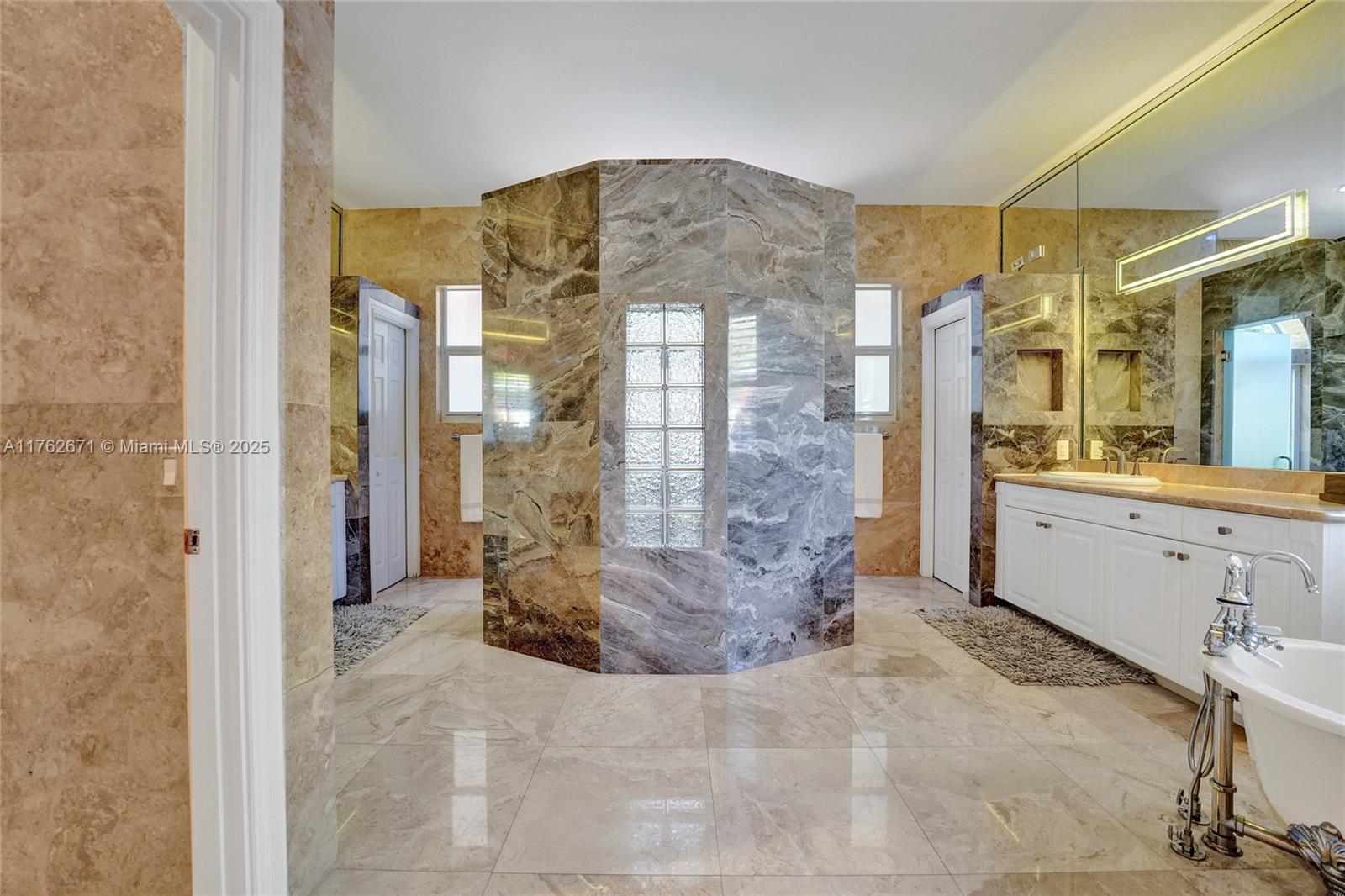 2481 Provence Cir