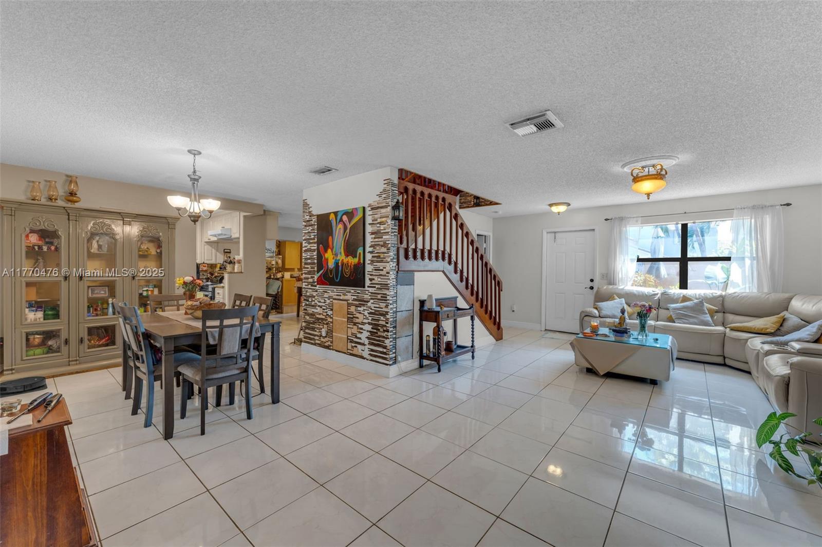 15157 SW 95th St