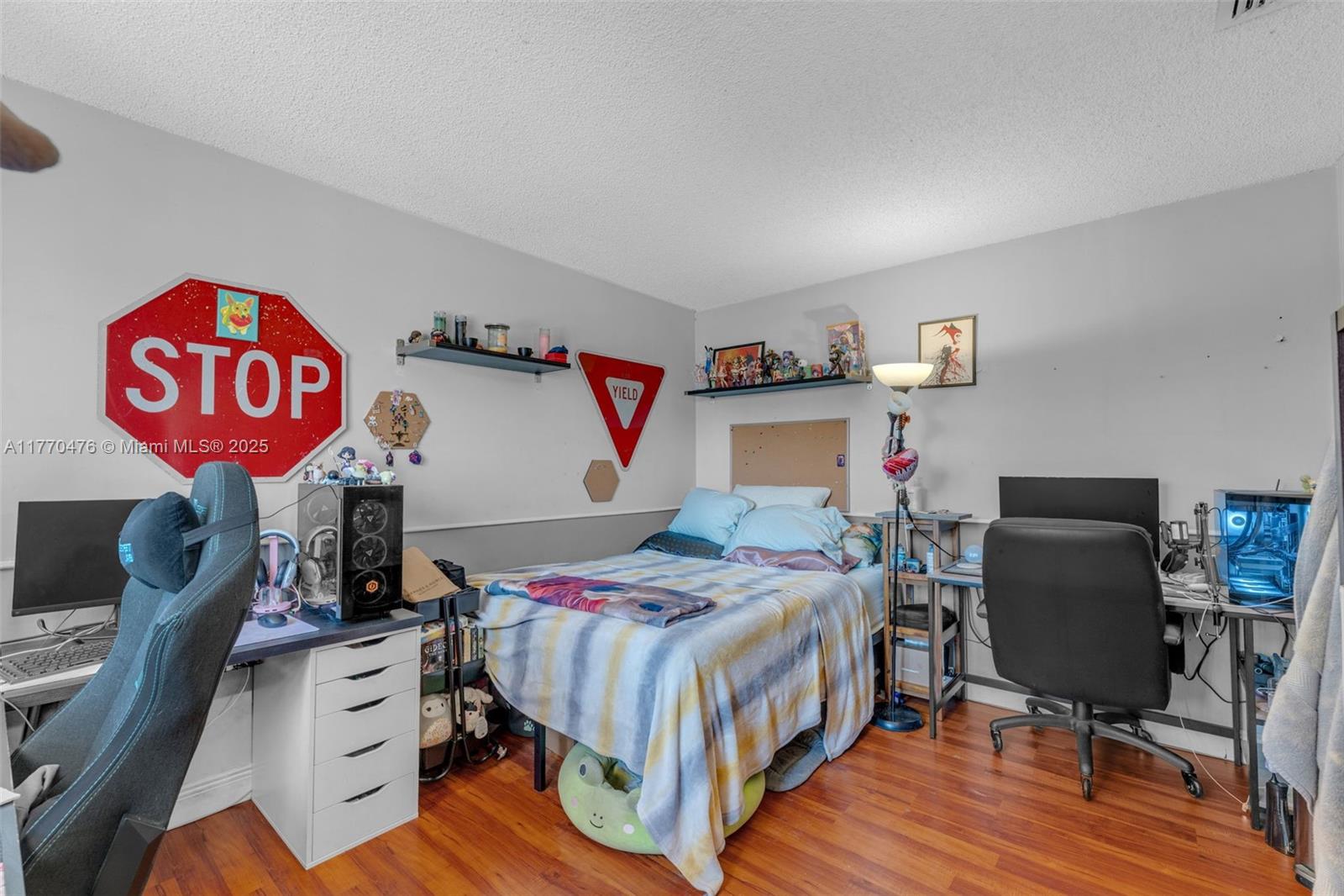 15157 SW 95th St
