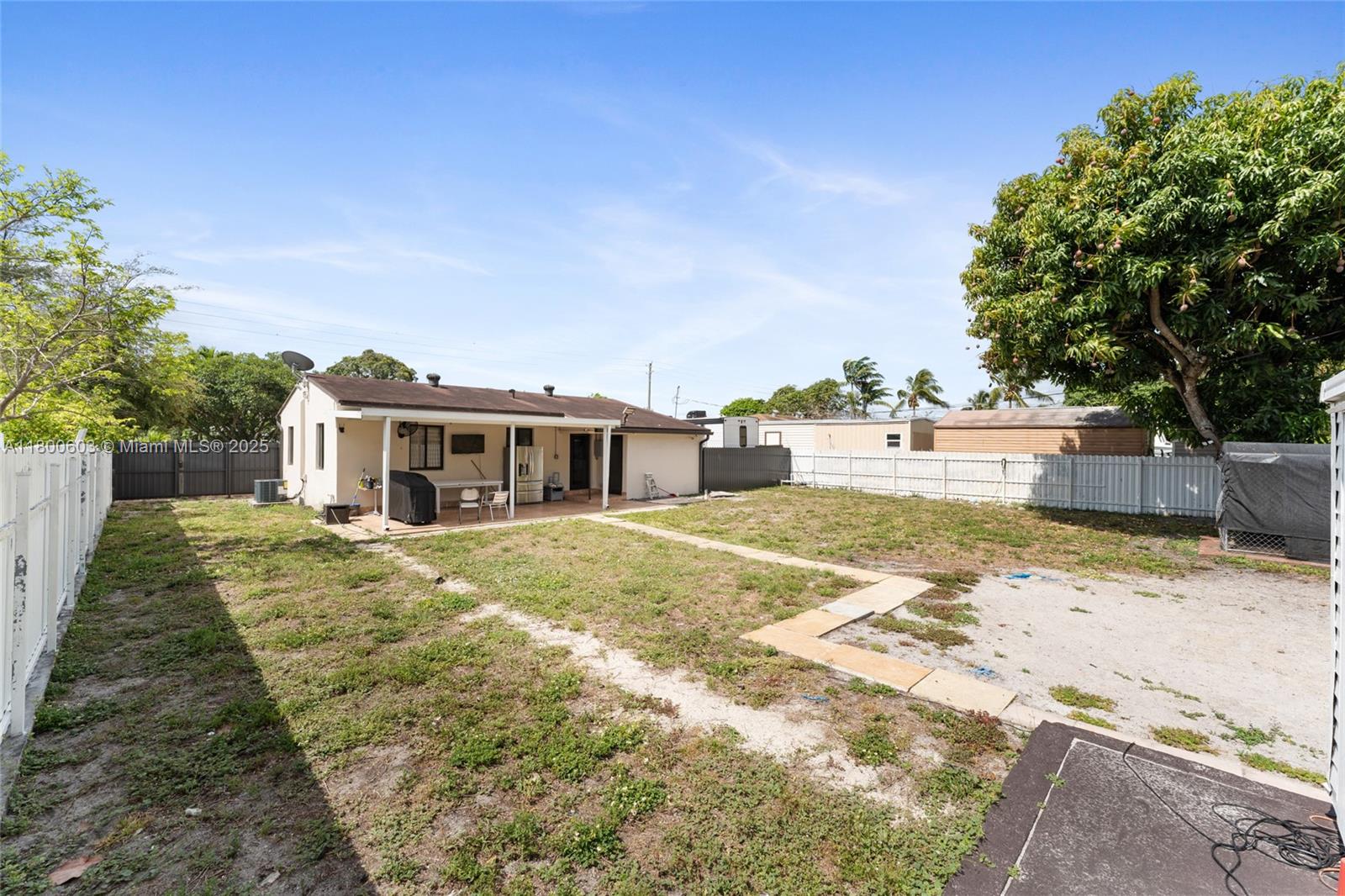 915 Atlantic Ave, Opa-Locka