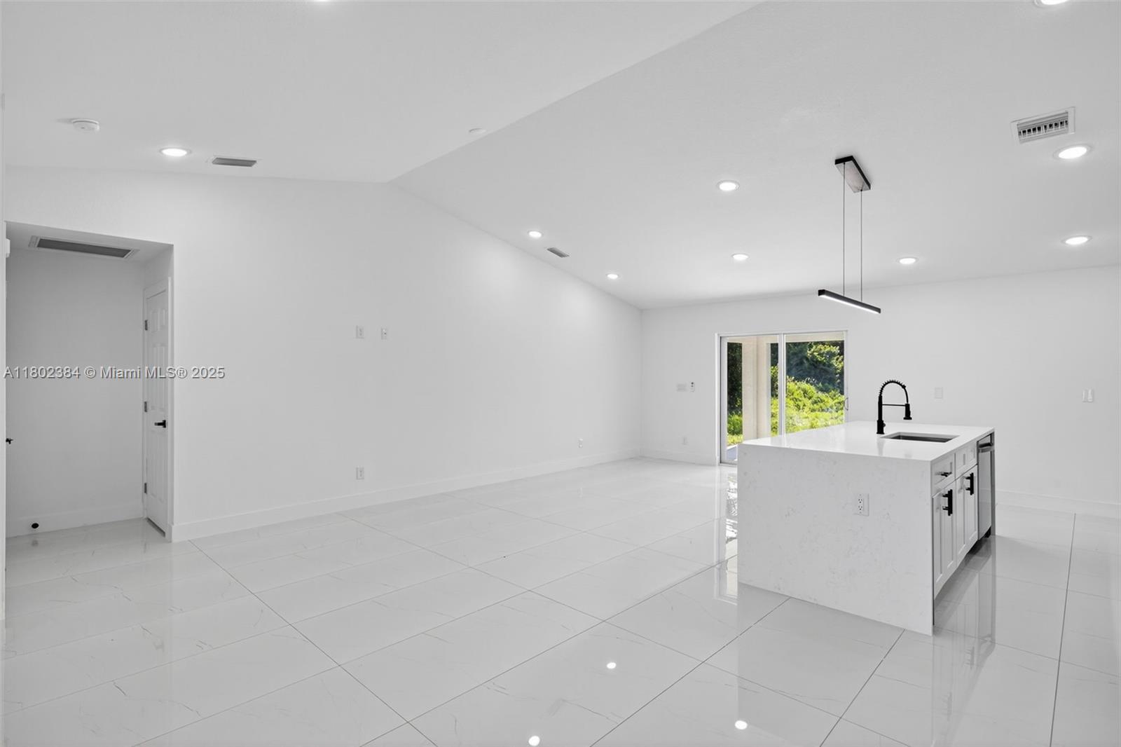 1108 Henry Ave