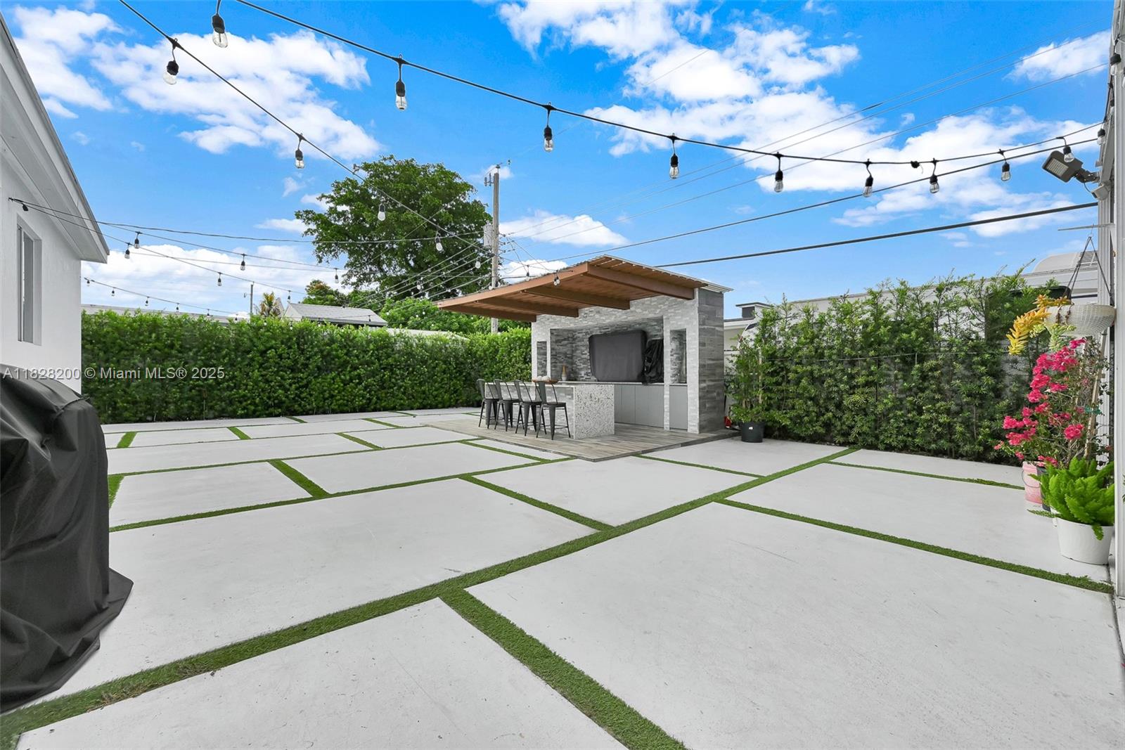 40 W 63rd St