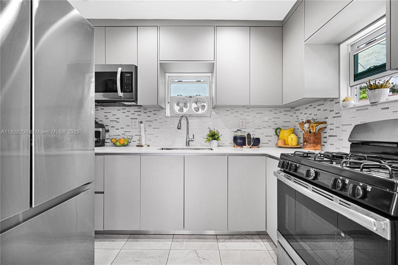 40 W 63rd St