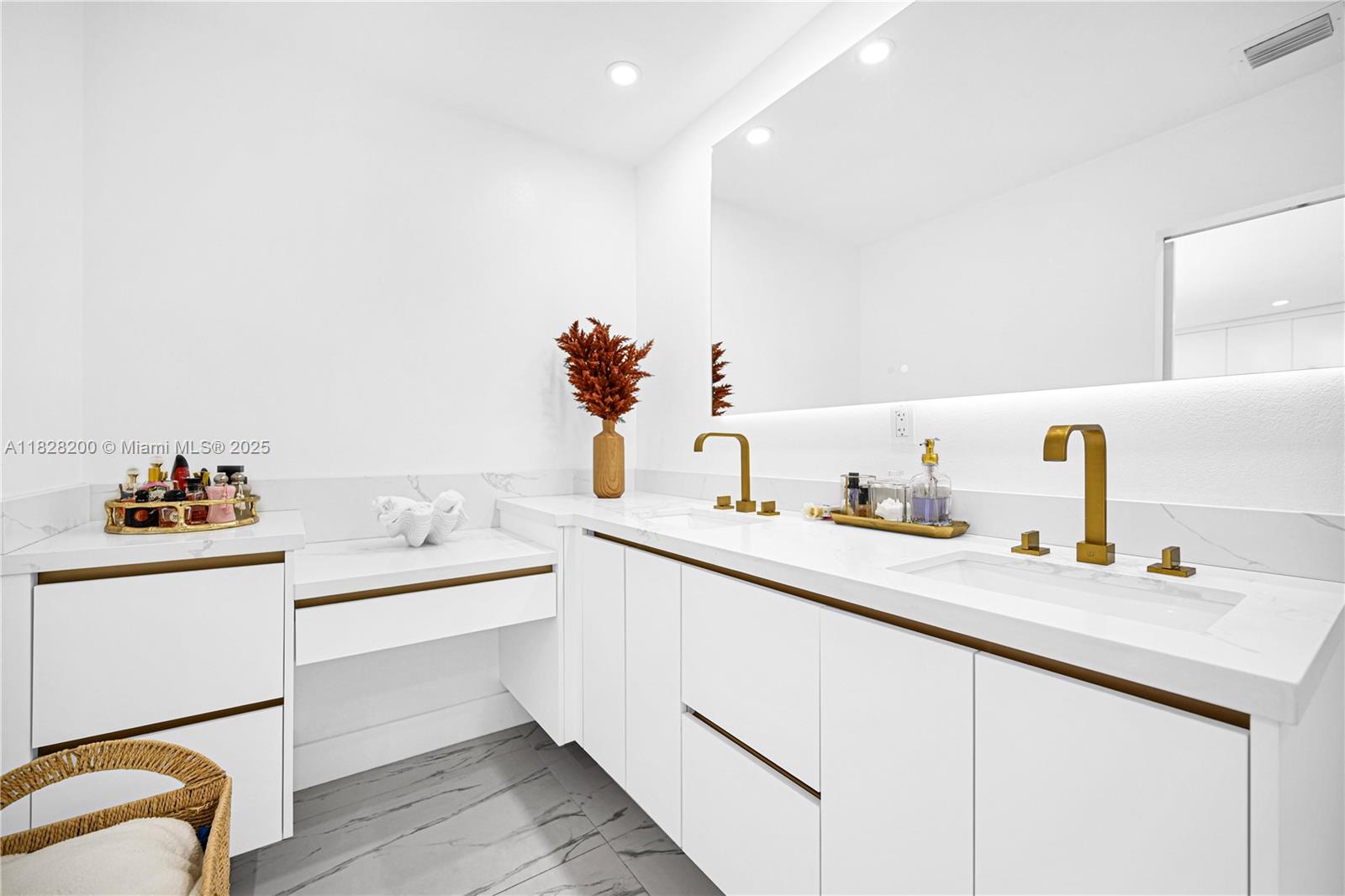 40 W 63rd St