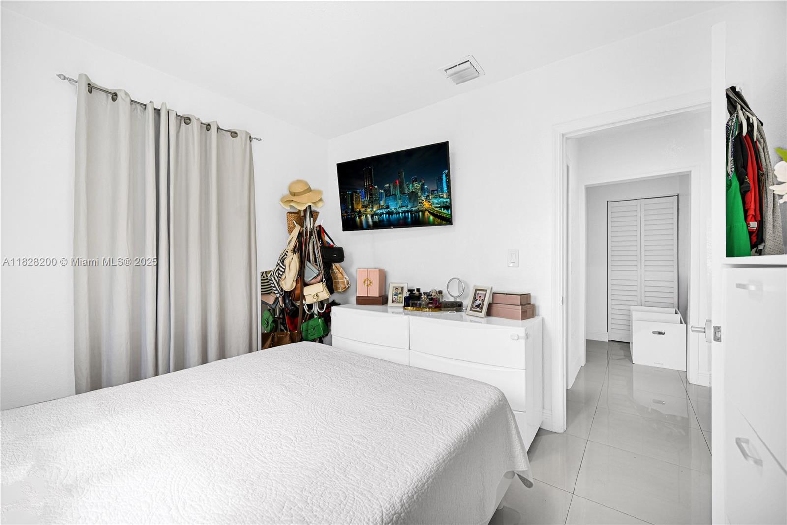 40 W 63rd St