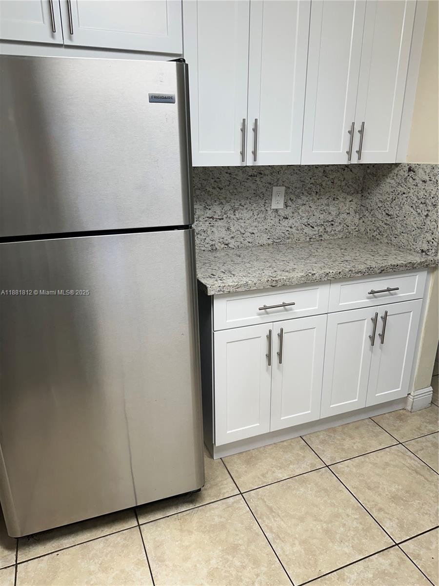 535 W 79th Pl