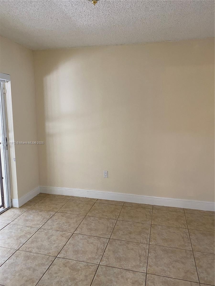 535 W 79th Pl