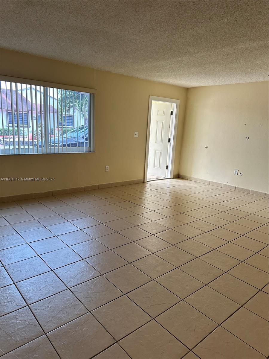 535 W 79th Pl