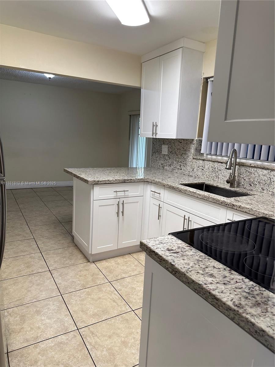 535 W 79th Pl