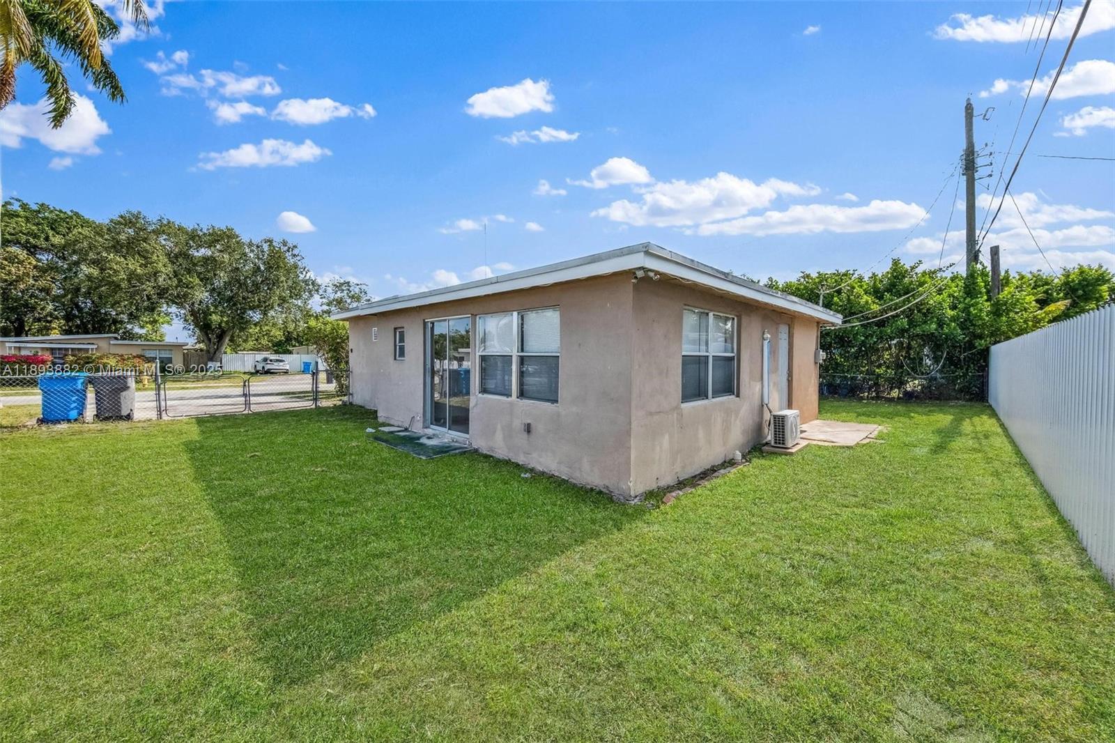 5720 SW 40th Ct