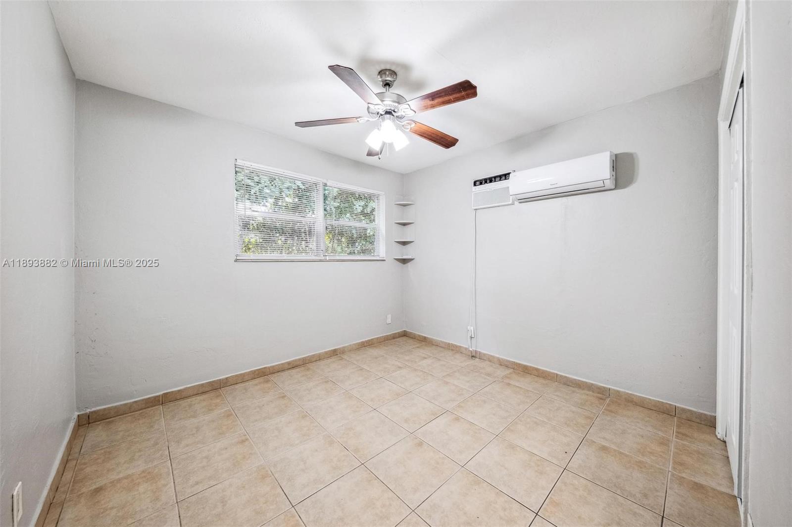 5720 SW 40th Ct