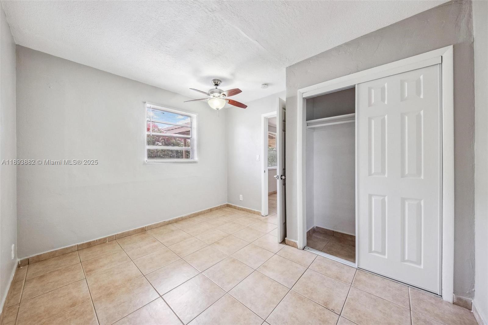 5720 SW 40th Ct