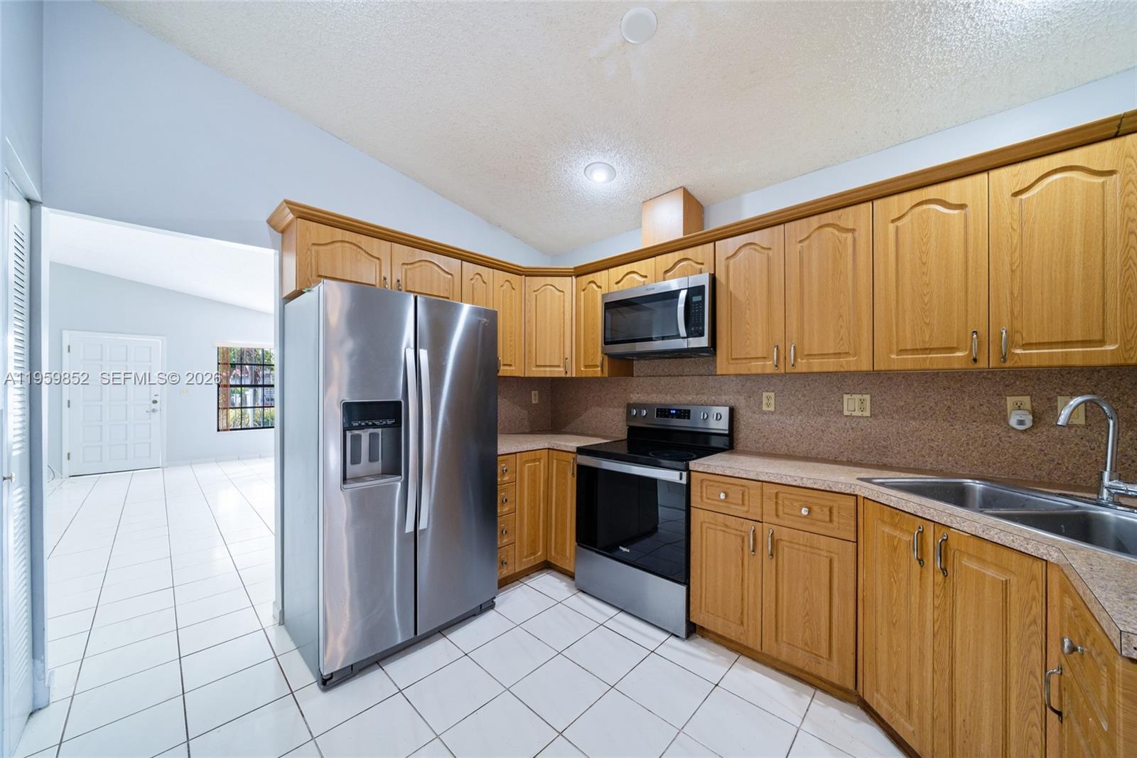 2755 W 74th St