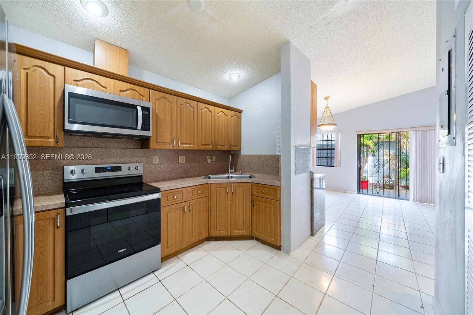 2755 W 74th St