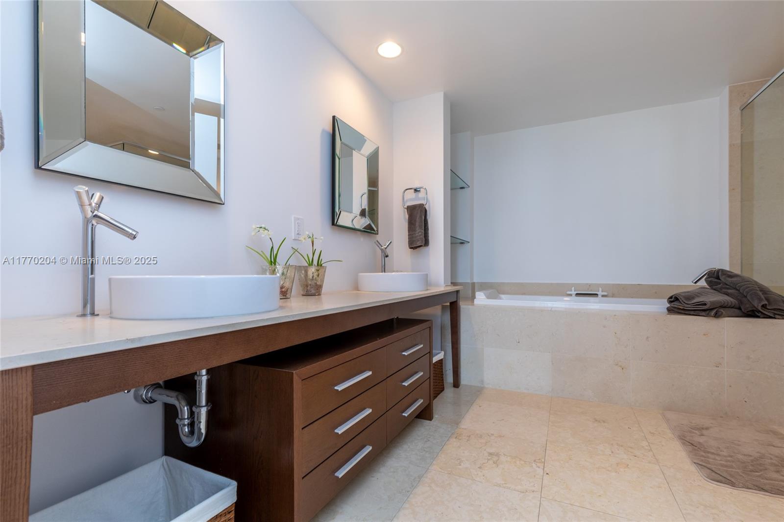 495 Brickell Ave # 1005