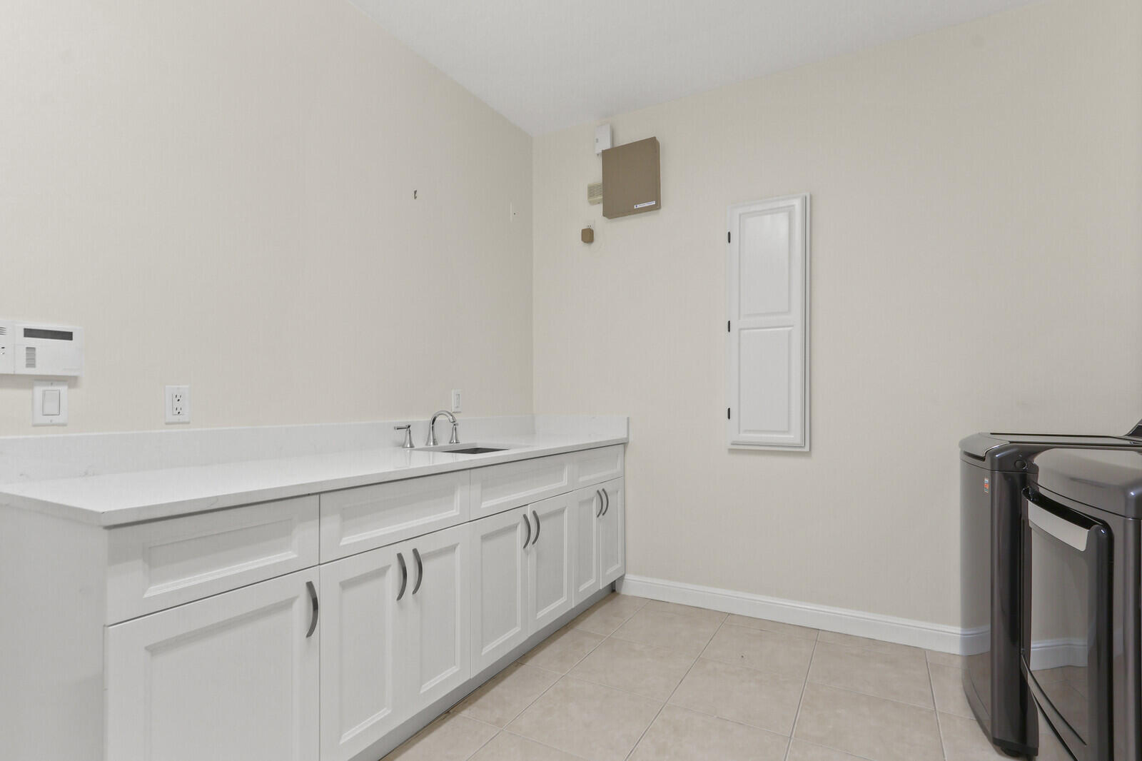 8280 Woodsmuir Drive