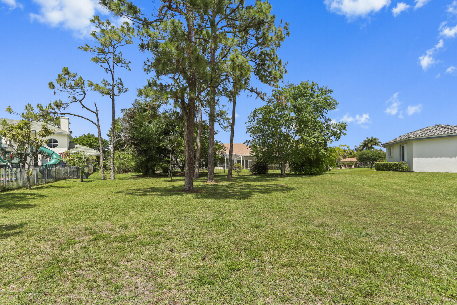 8280 Woodsmuir Drive