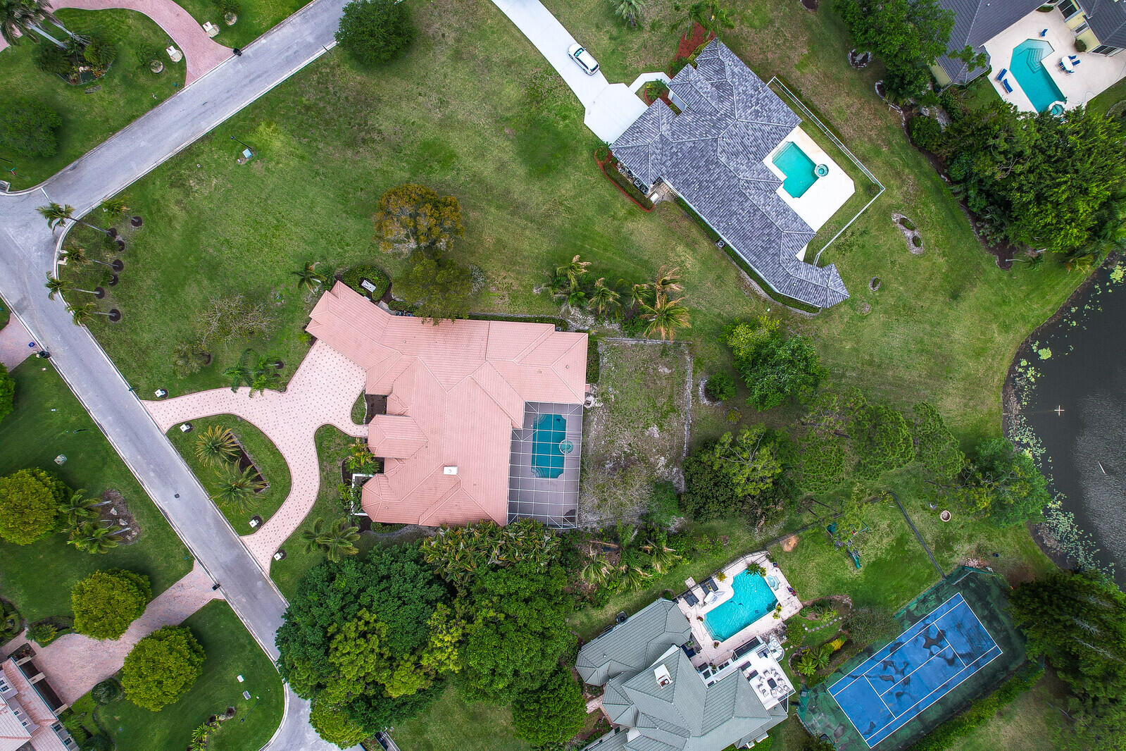 8280 Woodsmuir Drive