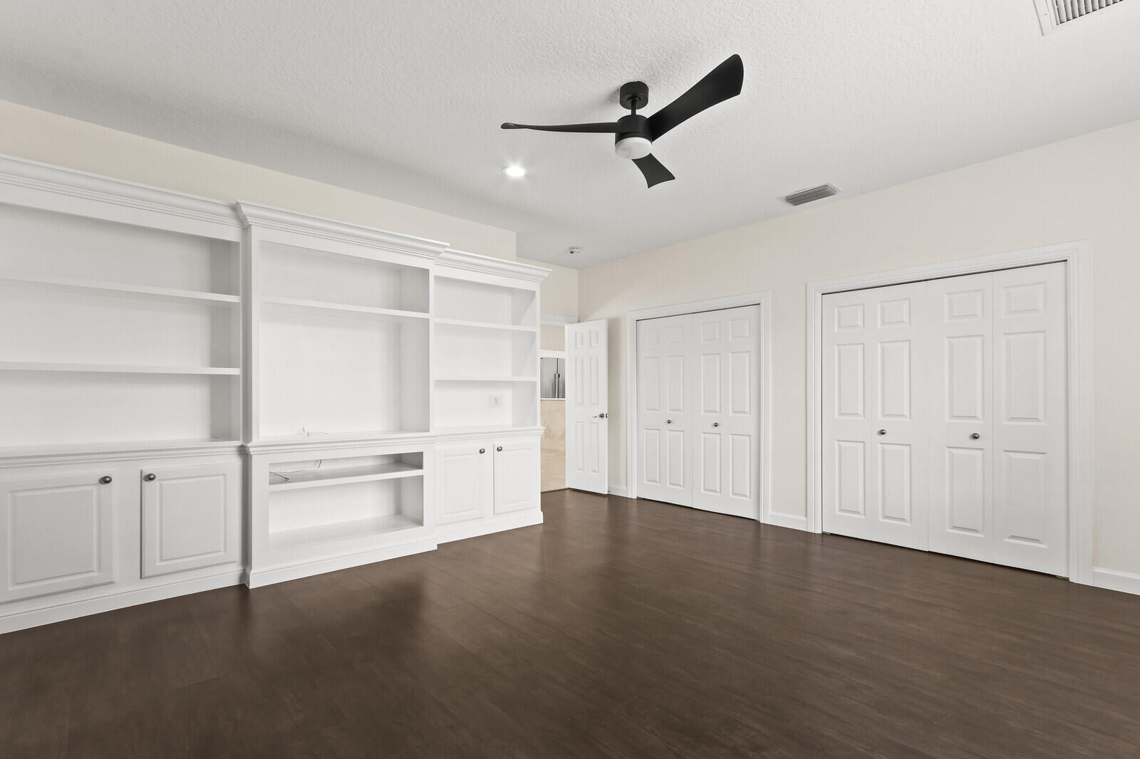 8280 Woodsmuir Drive