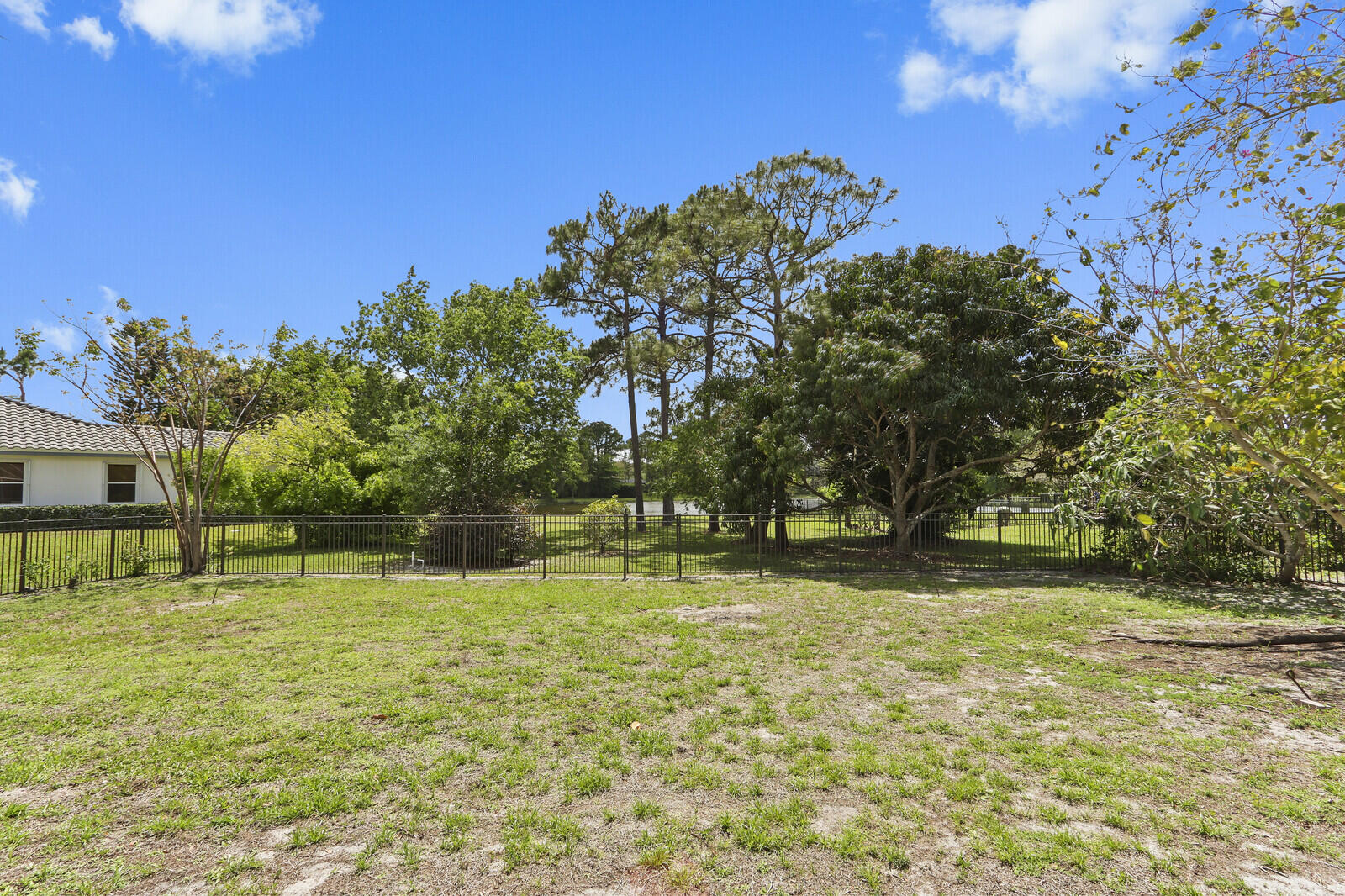 8280 Woodsmuir Drive