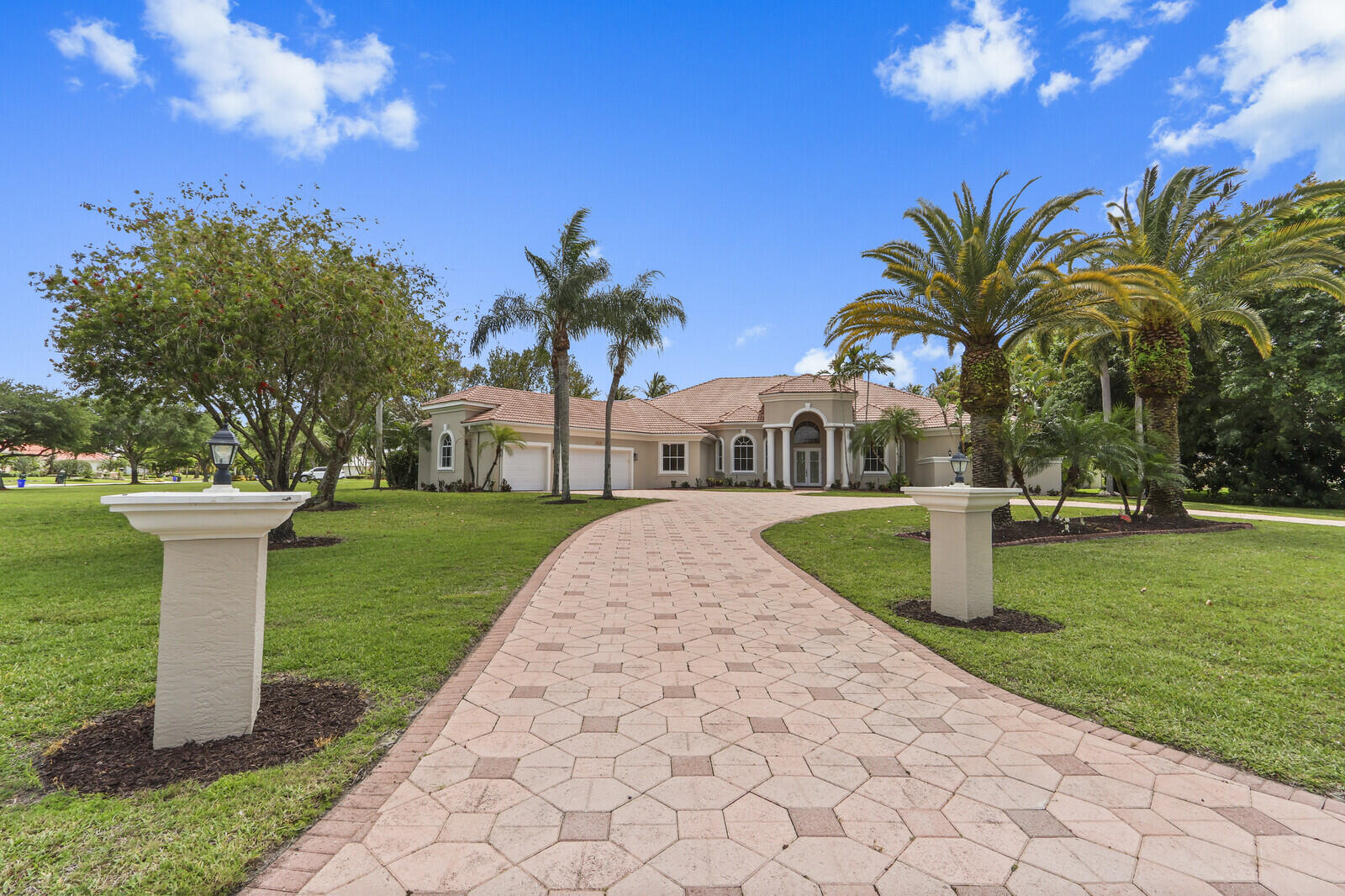 8280 Woodsmuir Drive
