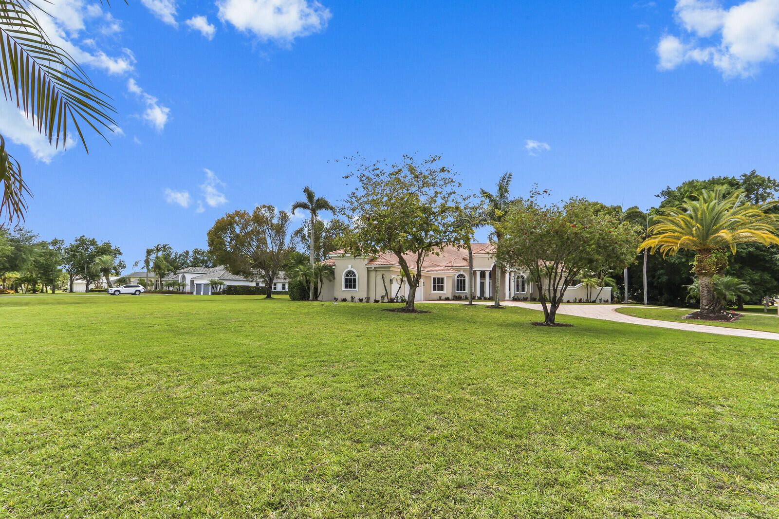 8280 Woodsmuir Drive